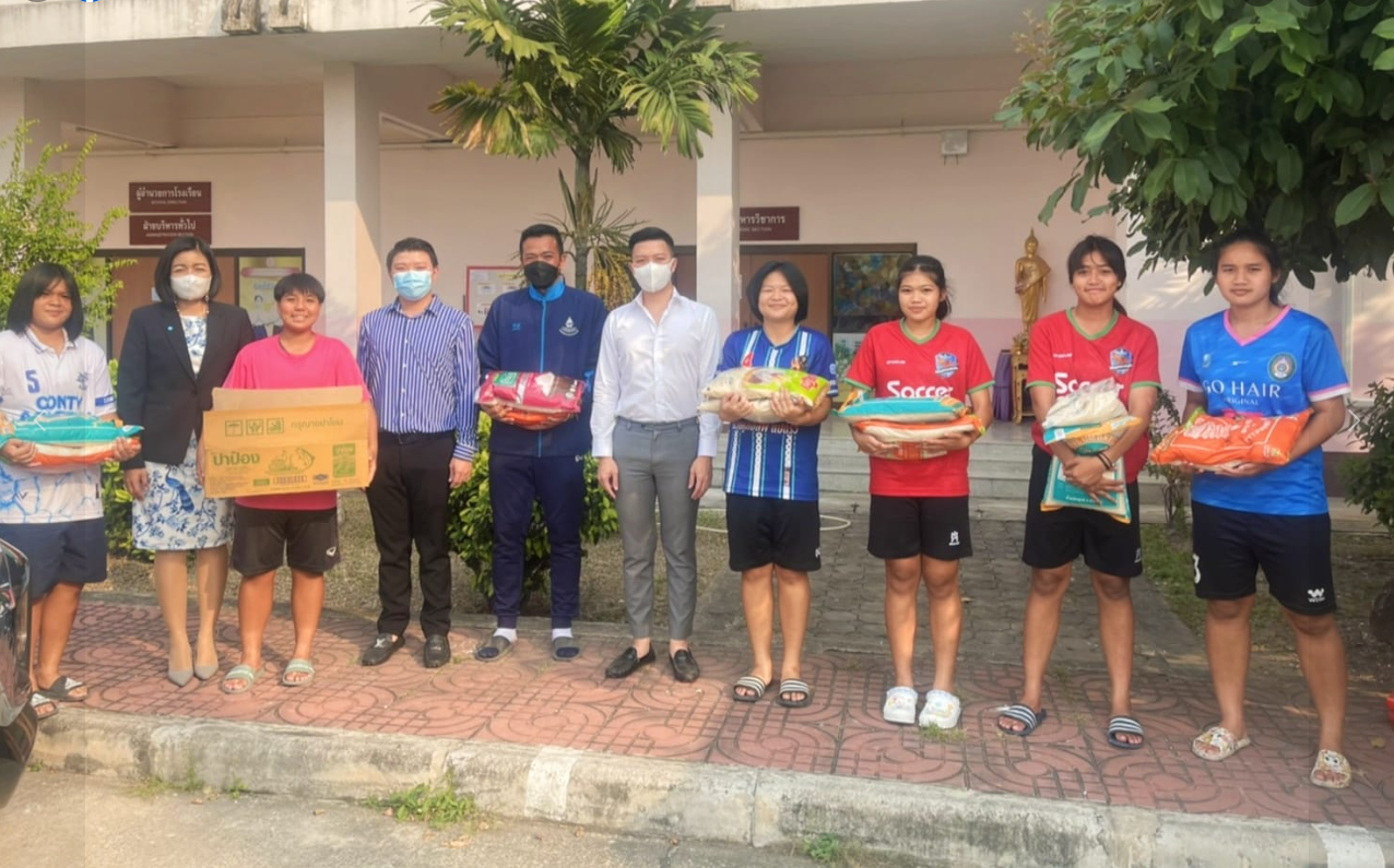 โรงเรียนนนท์ประสิทธิ์วิทยา ขอขอบคุณ ท่านวิศวะ  เจริญนนทสิทธิ์ เลขานุการนายกเทศมนตรีเมืองบางบัวทอง  และท่านวัชรพล  เจริญนนทสิทธิ์